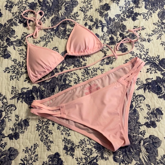Baby Pink VS Bikini 👙 - Picture 1 of 8